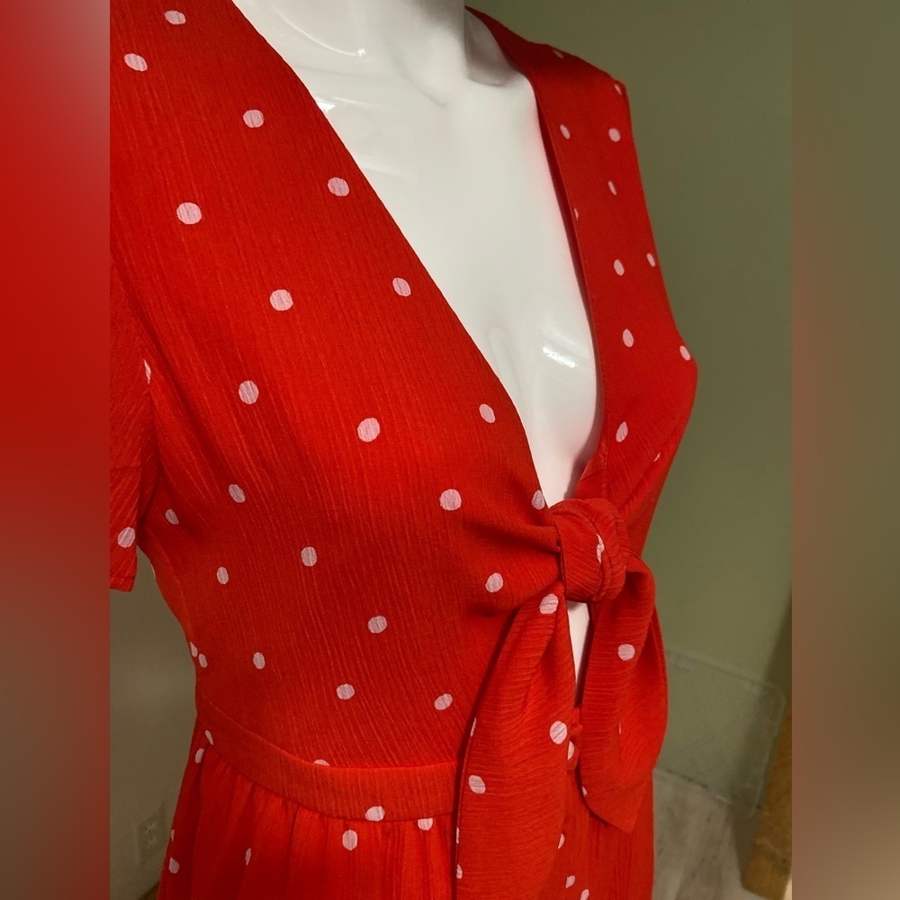 Everly~NWOT~Orange/White Polka Dot Crepe~Peek-A-Boo Front Tie~Midi Dress~Size M - Picture 11 of 16